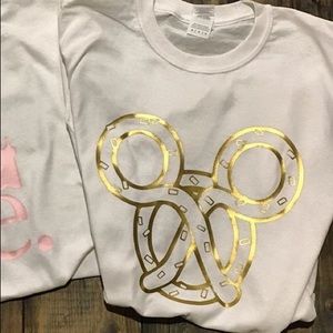 NWOT Disney Mickey pretzel t shirt